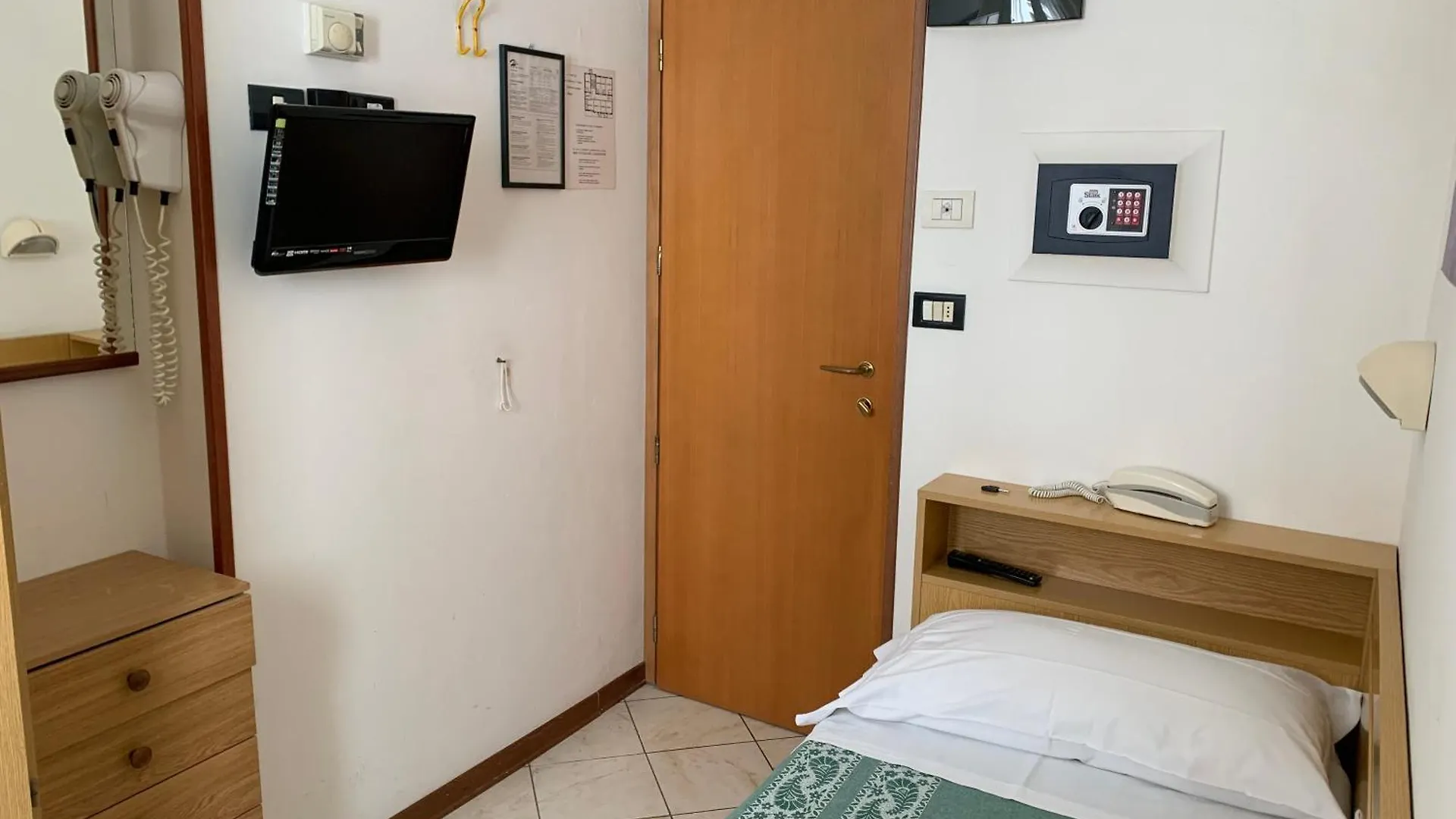 Hotel Tre Grazie Rimini 3*,  Włochy