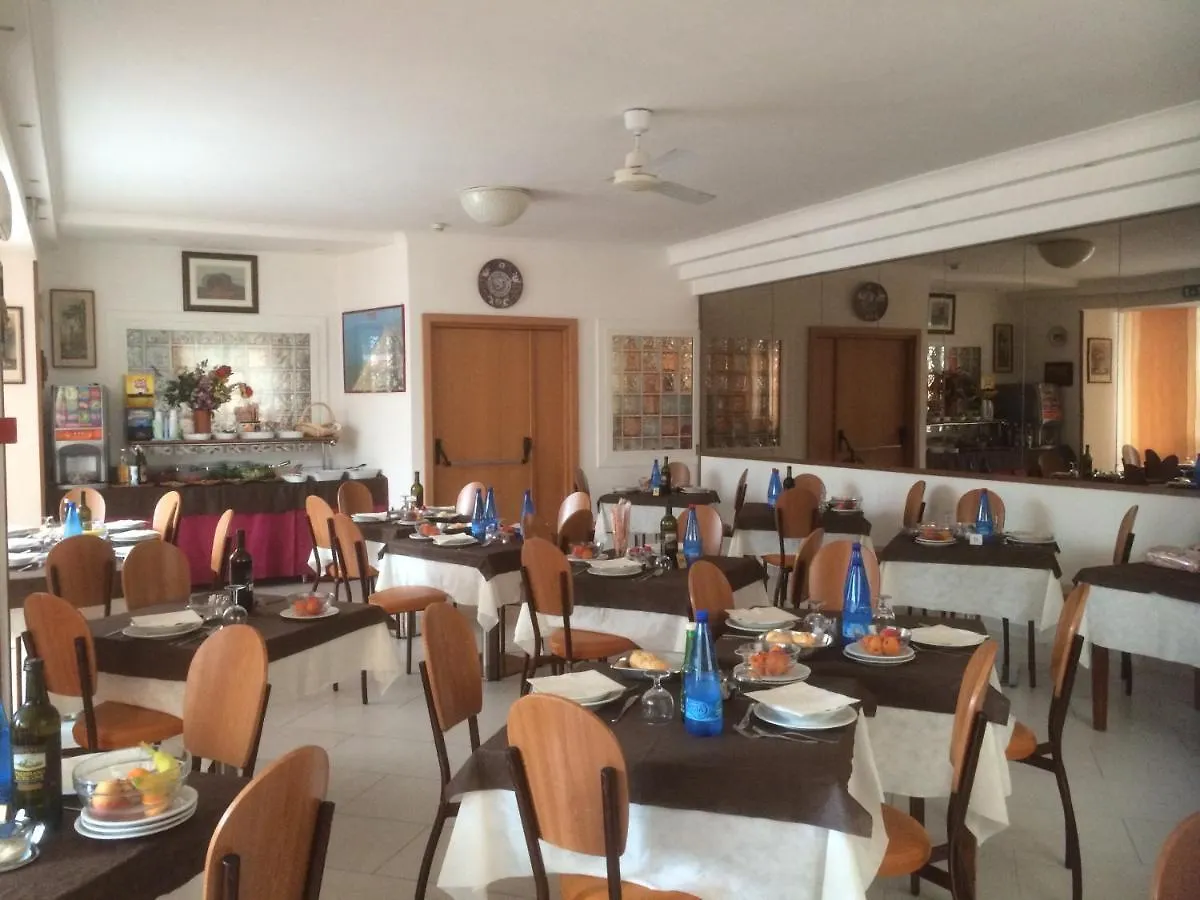 ***  Hotel Tre Grazie Римини Италия